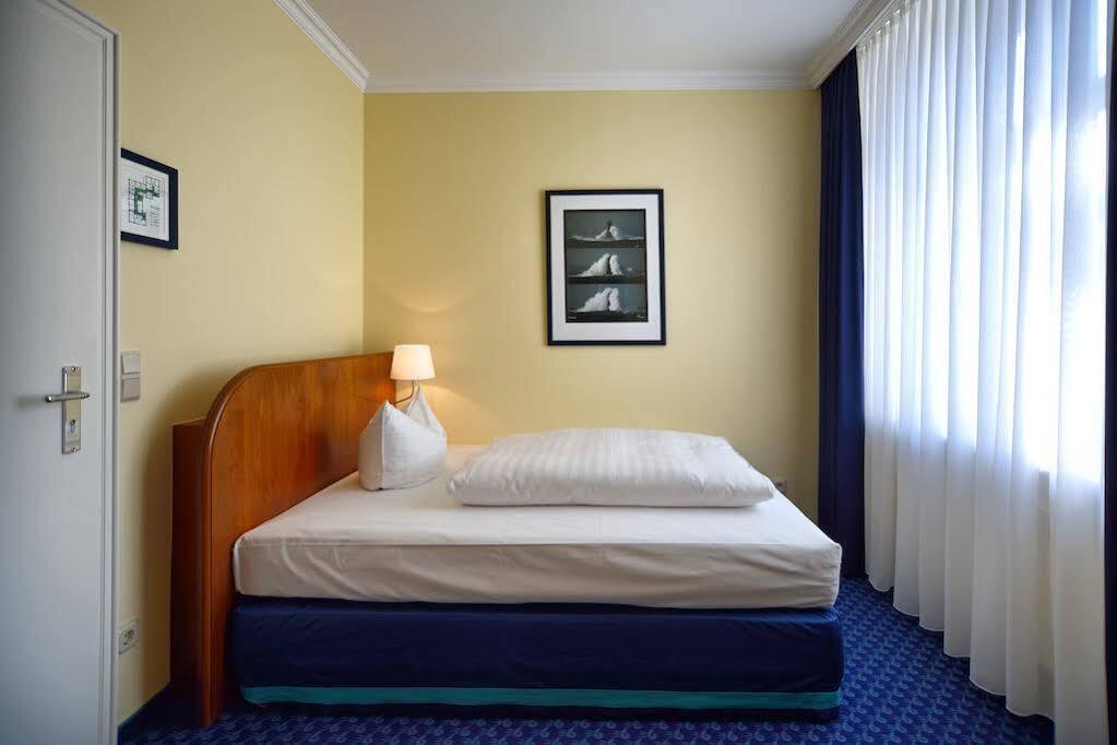 Neptun Hotel คูล็องสบอร์น ภายนอก รูปภาพ